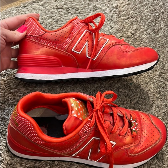 New Balance x Disney 574 Minnie Edition with Bow Charms - Picture 6 of 8